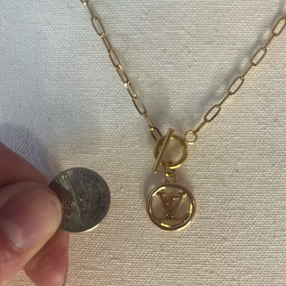 Louis Vuitton Upcycled LV charm toggle necklace - Picture 7 of 7